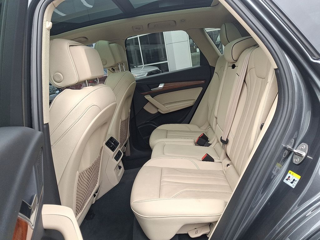 Thumbnail: 2023 Audi Q5 - 10