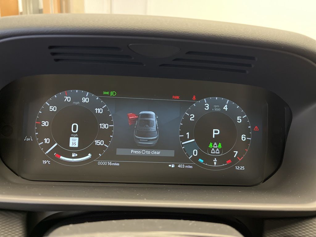 Thumbnail: 2026 Land Rover Discovery - 16