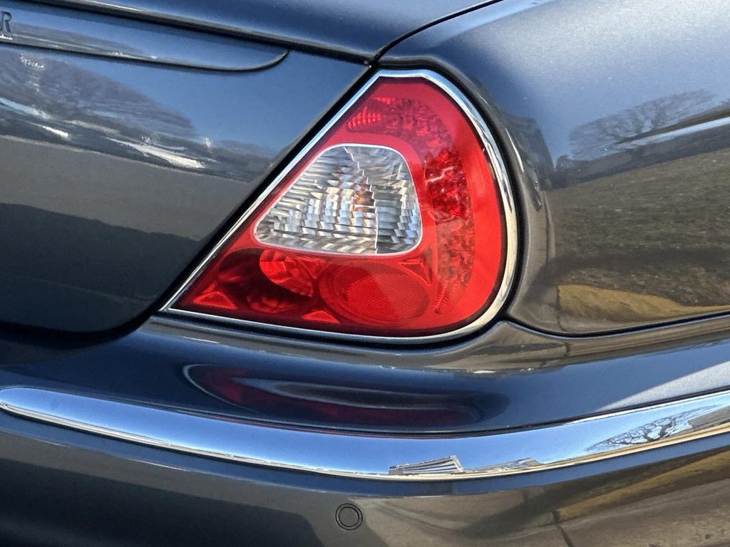 Thumbnail: 2005 Jaguar XJ - 10