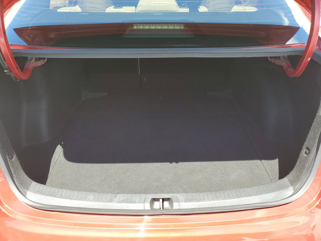 2021 Toyota Corolla LE photo 17