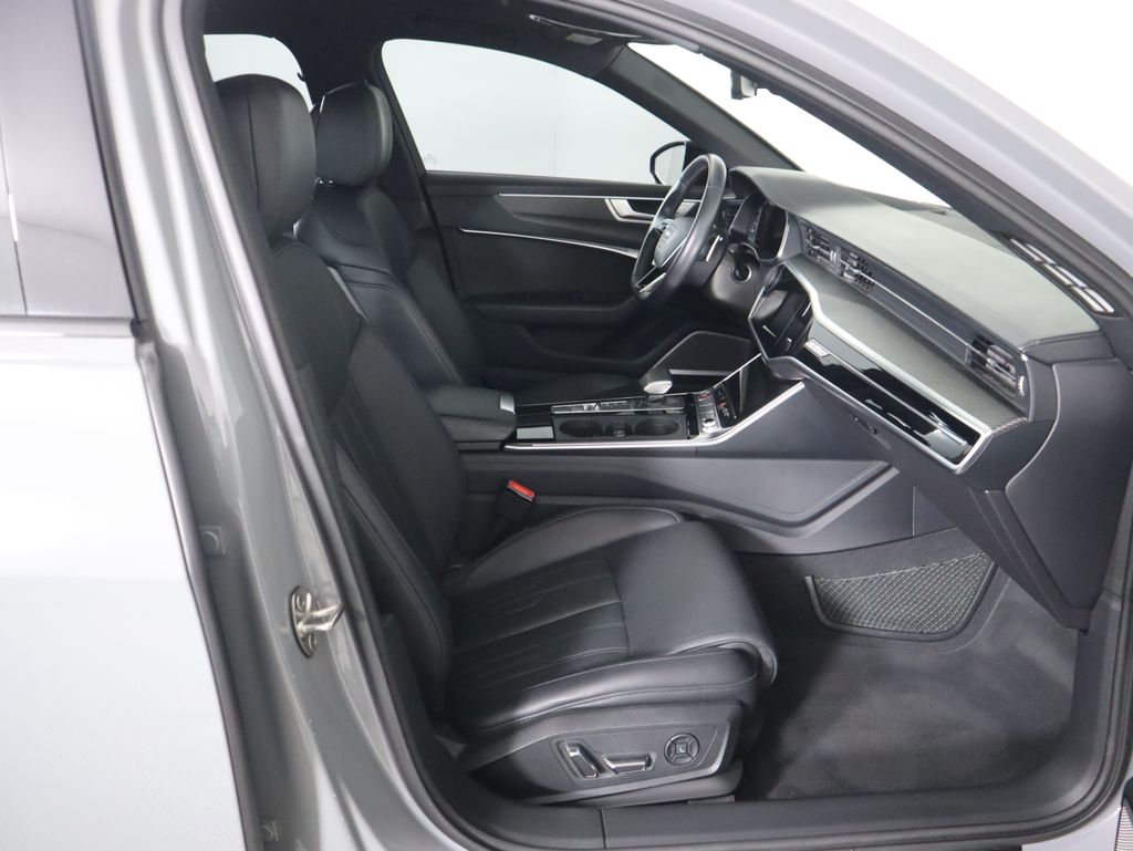 Thumbnail: 2022 Audi RS 6 - 21