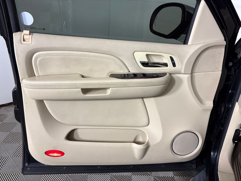 Used 2007 Black Cadillac Base image 16