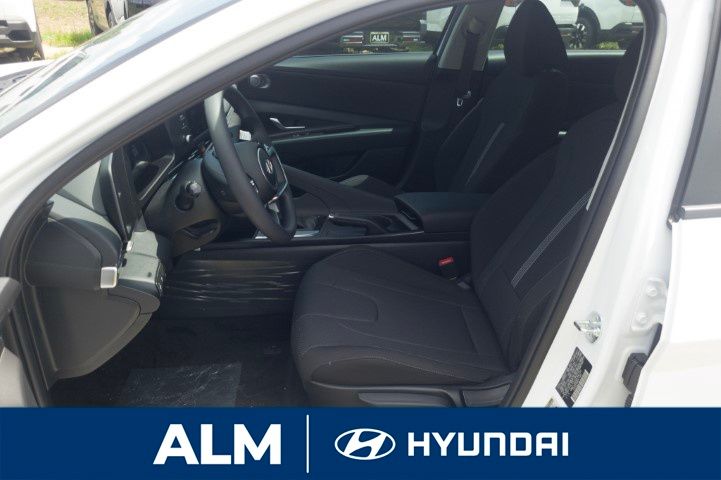 2025 Hyundai Elantra SE photo 7