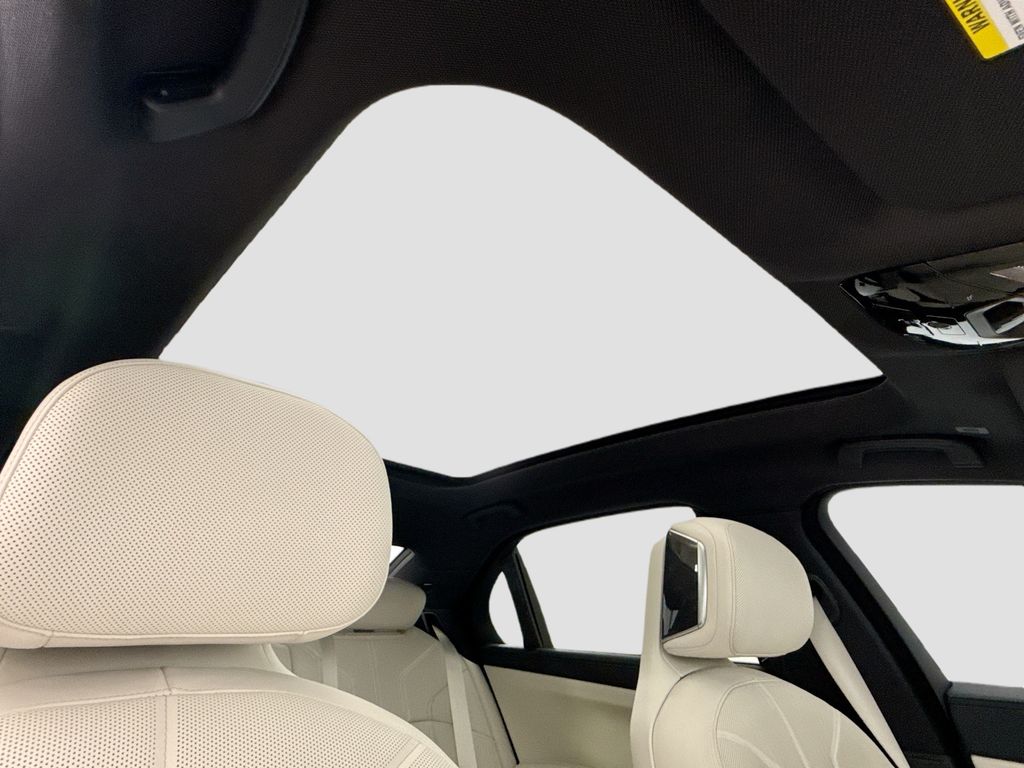 Thumbnail: 2025 BMW i7 - 17