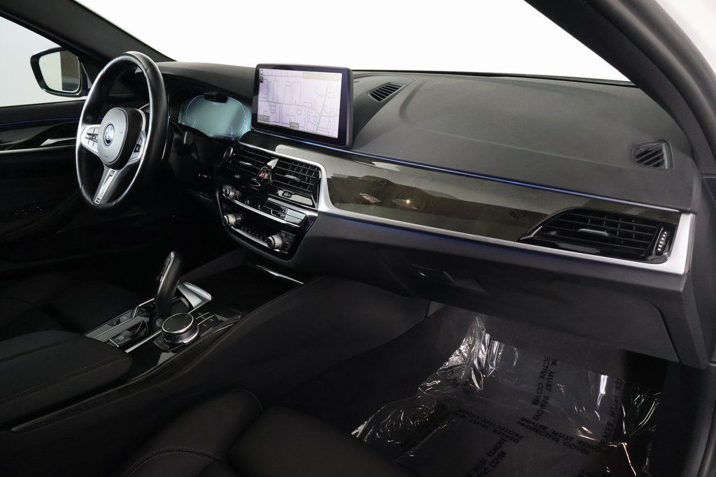 Thumbnail: 2022 BMW 5 Series - 9