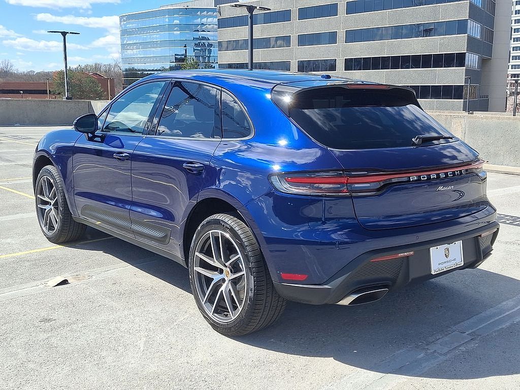 Thumbnail: 2025 Porsche Macan - 10