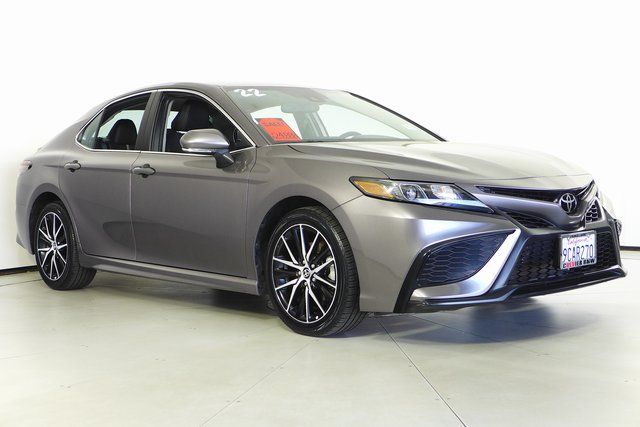 2022 Toyota Camry SE 4