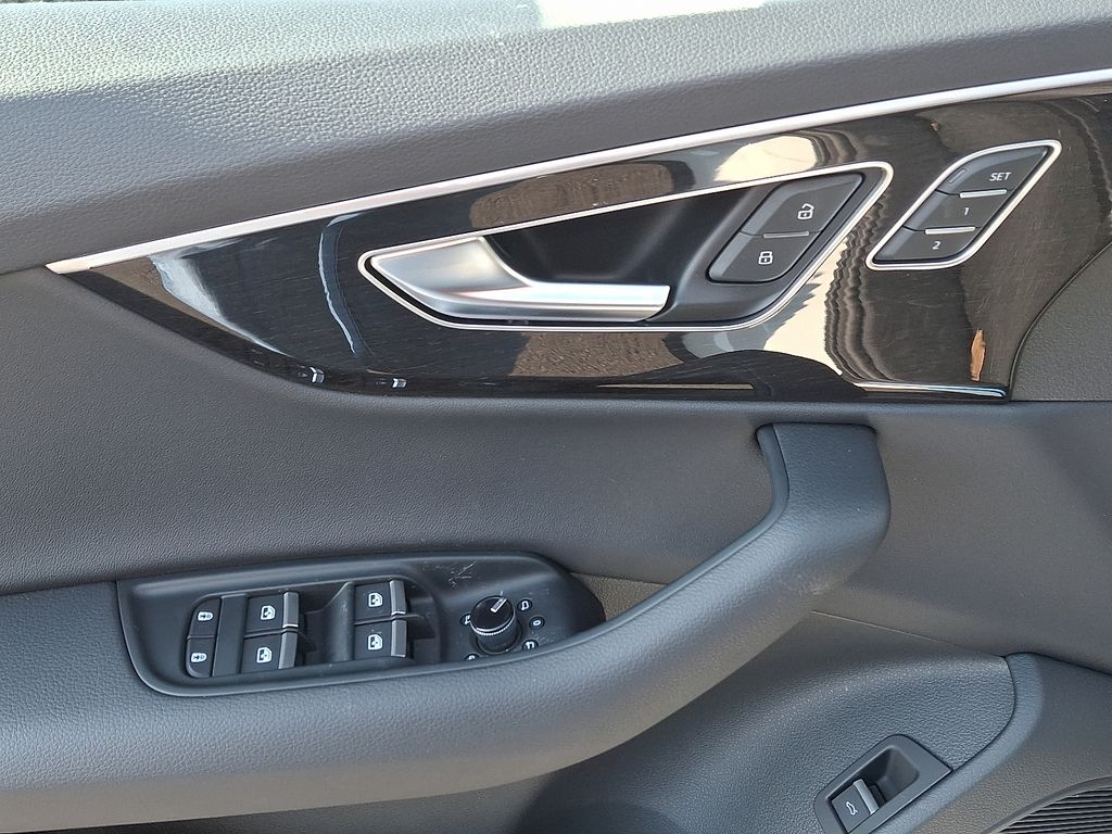 Thumbnail: 2026 Audi Q7 - 12