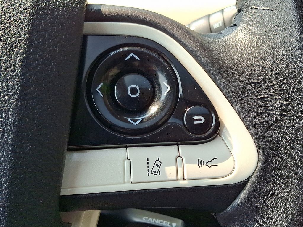 2017 Toyota Prius Four 22