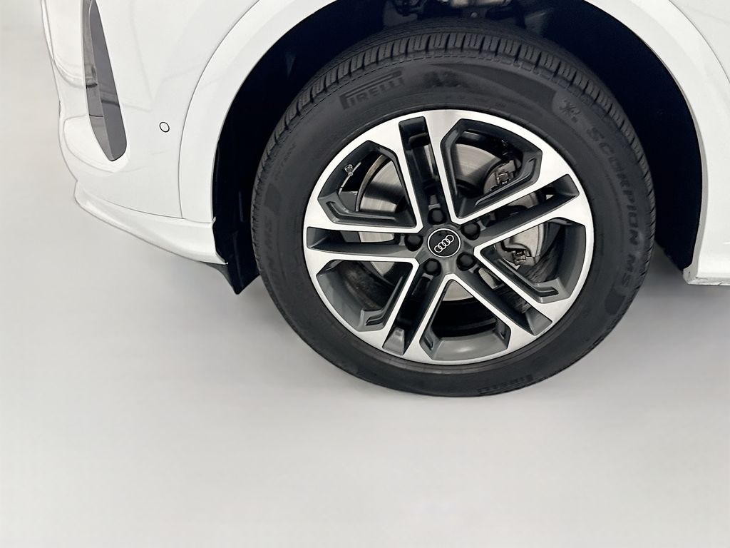 Thumbnail: 2025 Audi Q5 - 29