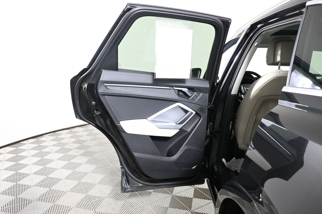 Thumbnail: 2019 Audi Q3 - 31
