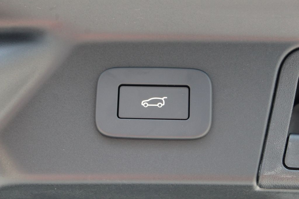 New 2026 White Land Rover S image 39