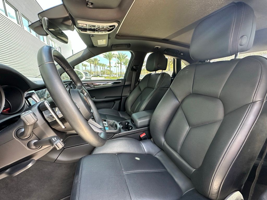 Thumbnail: 2023 Porsche Macan - 5