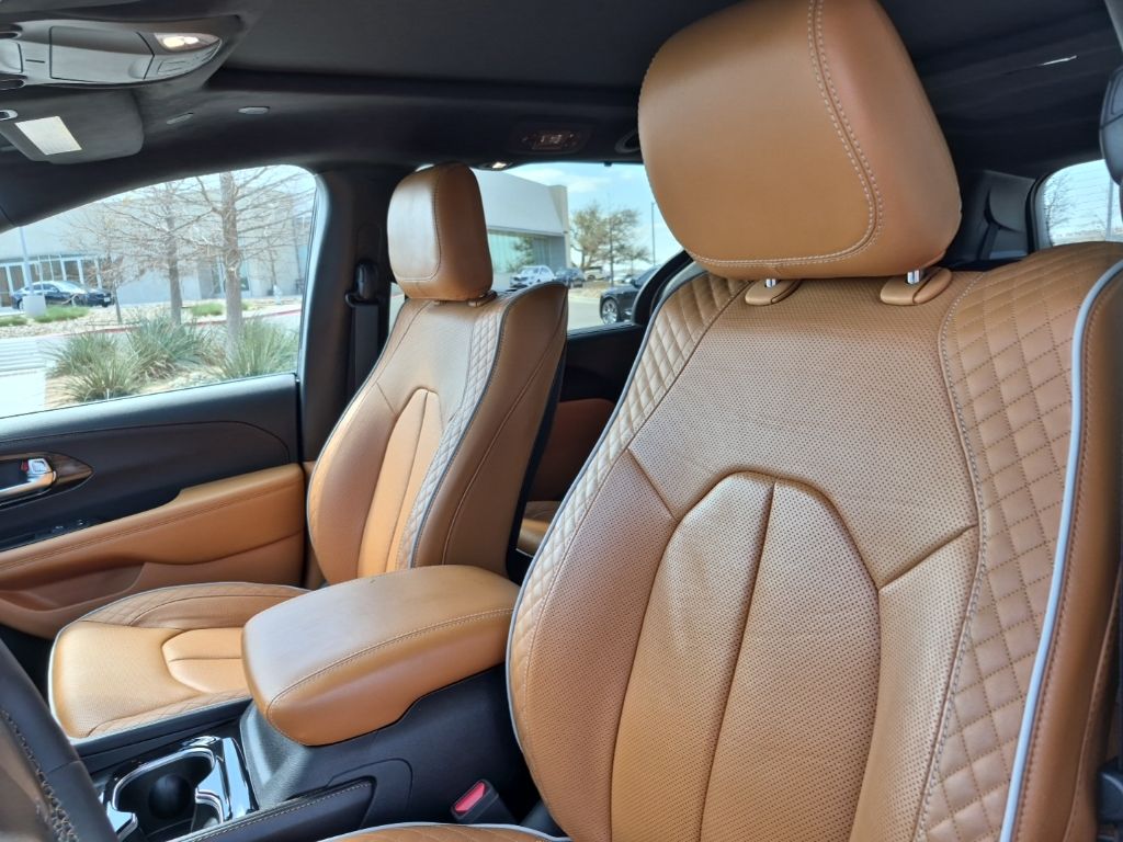 Used Car 2023 Chrysler Pacifica Hybrid  Pinnacle For Sale Under $35,000 In Austin, Texas