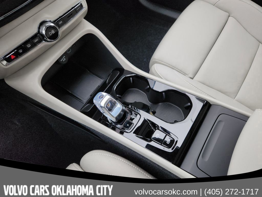 2026 Volvo XC40 Plus - Photo 20