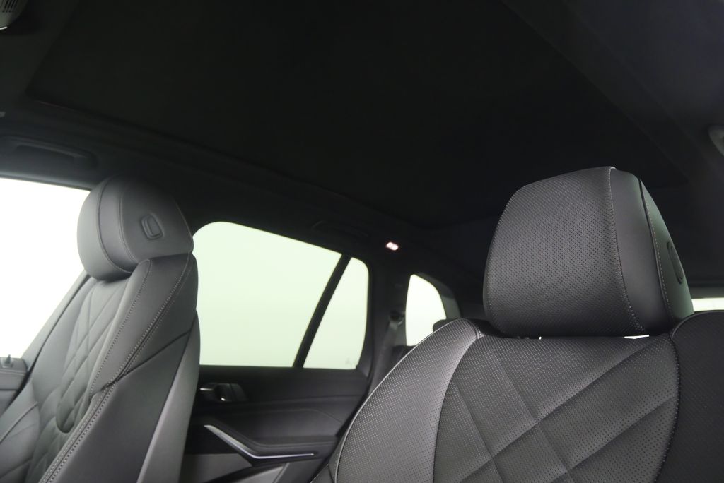 Thumbnail: 2026 BMW X5 - 12