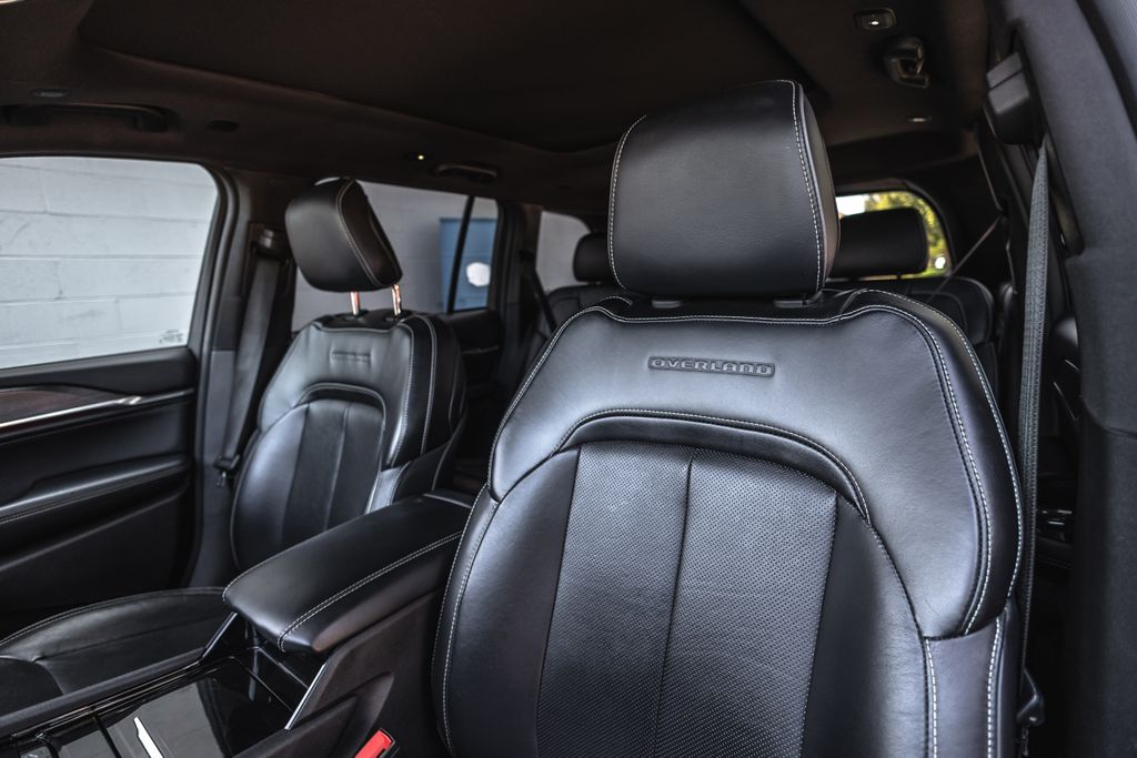 2024 Jeep Grand Cherokee Overland thumbnail 15