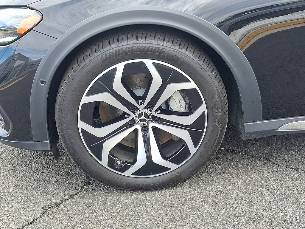 Thumbnail: 2025 Mercedes-Benz E-Class - 8