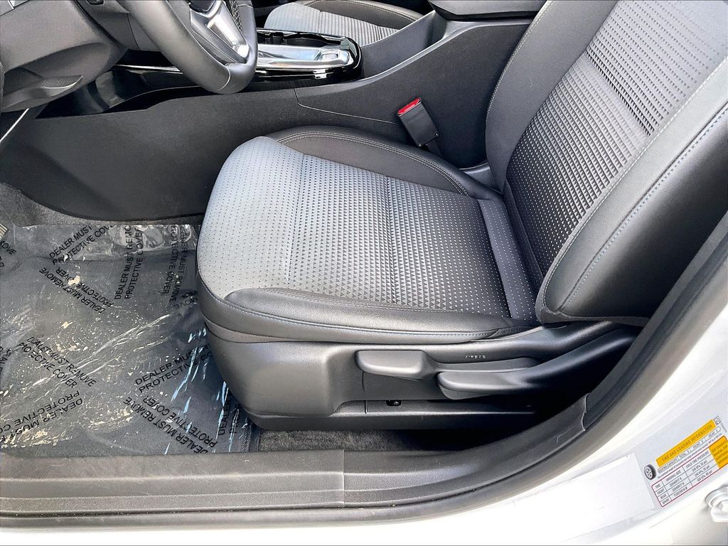 2025 Chevrolet Trax — photo 33