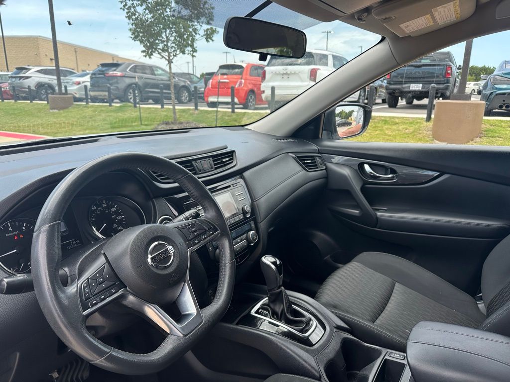 Thumbnail: 2017 Nissan Rogue - 5