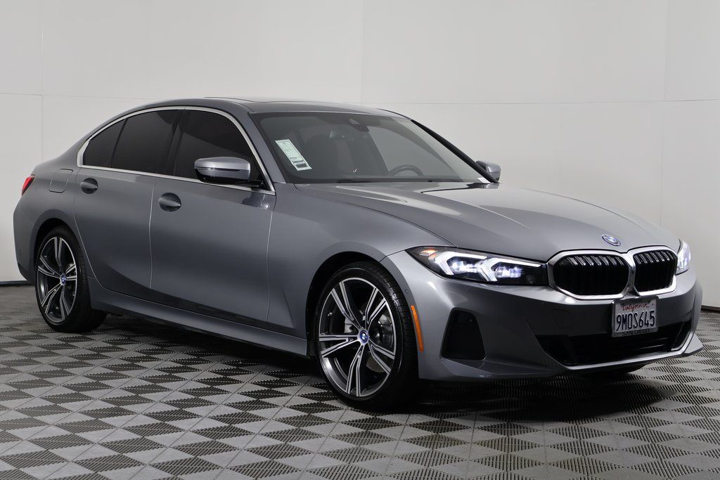 Thumbnail: 2024 BMW 3 Series - 3