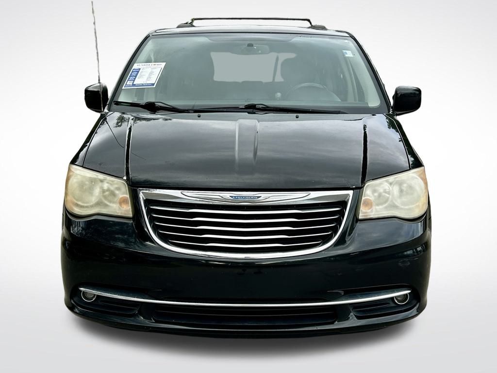 2014 Chrysler Town & Country Touring's photo