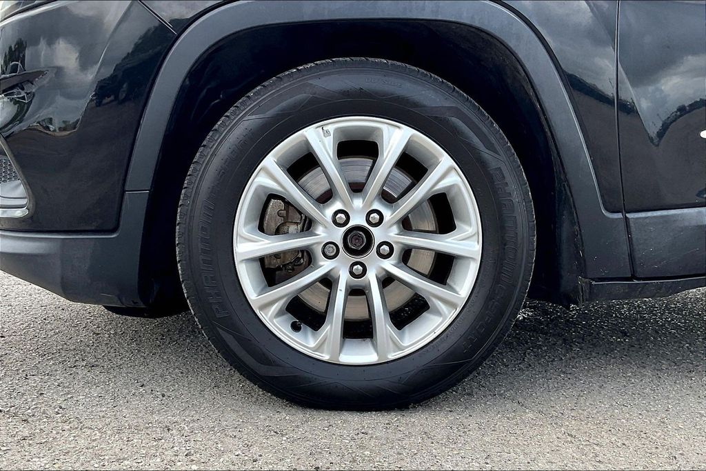 Used 2019 Jeep Cherokee Latitude 4D Sport Utility