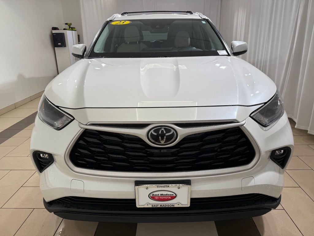 Thumbnail: 2023 Toyota Highlander - 8