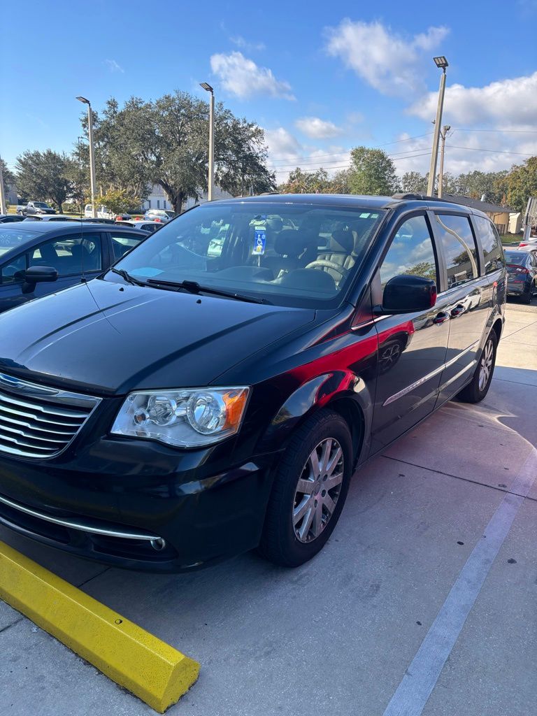 2016 Chrysler Town & Country Touring 3