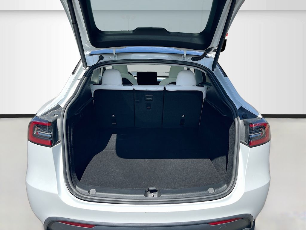 Used 2024 White Tesla Standard Range image 27
