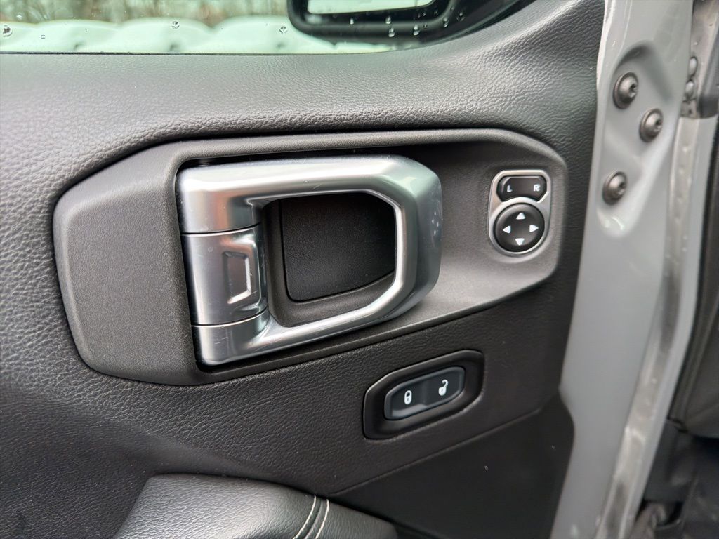 Thumbnail: 2020 Jeep Wrangler - 27