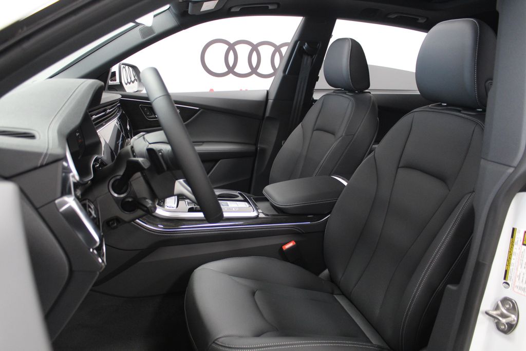 Thumbnail: 2026 Audi Q8 - 12