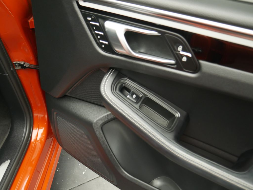Thumbnail: 2023 Porsche Macan - 24