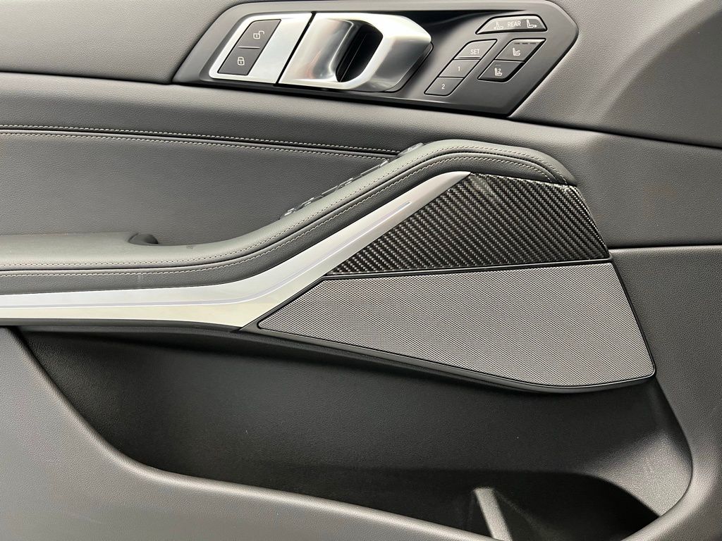 Thumbnail: 2026 BMW X7 - 18