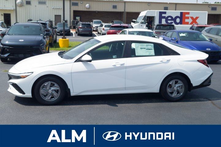 New 2026 White Hyundai SE image 9