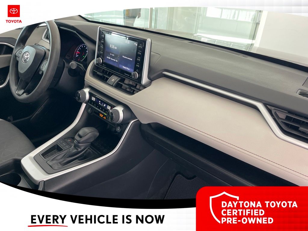 2021 Toyota RAV4 XLE - Photo 34