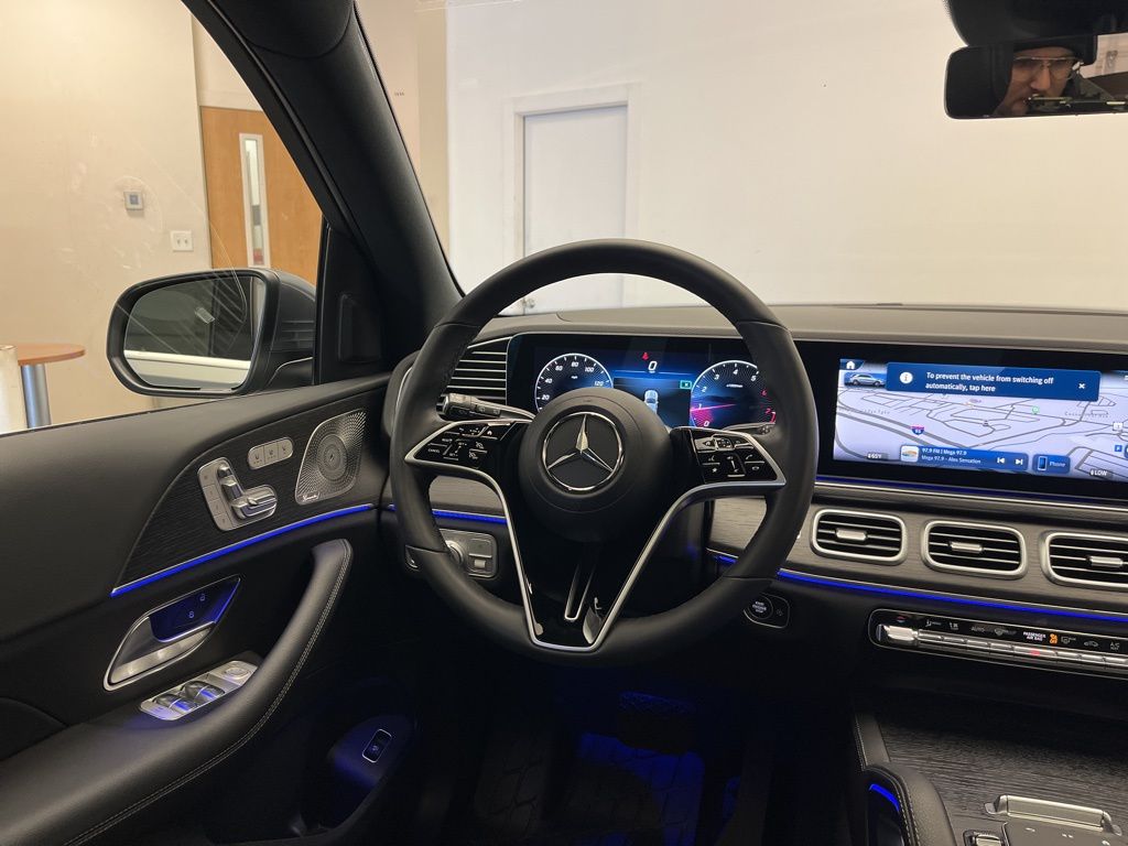 Thumbnail: 2025 Mercedes-Benz GLE - 25