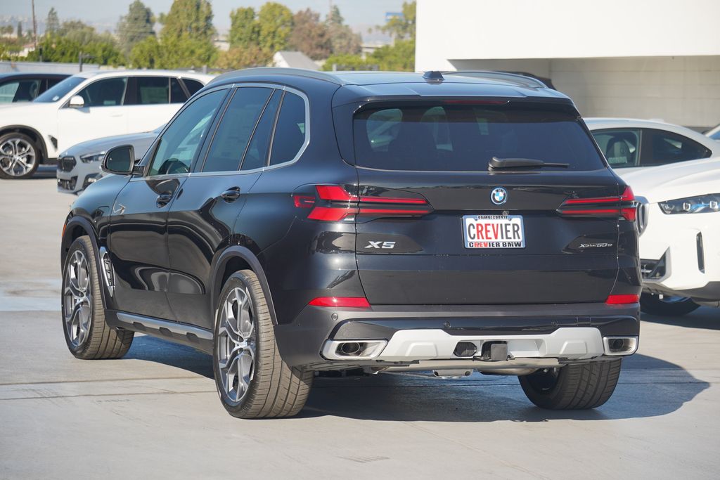 2025 BMW X5 xDrive50e 8