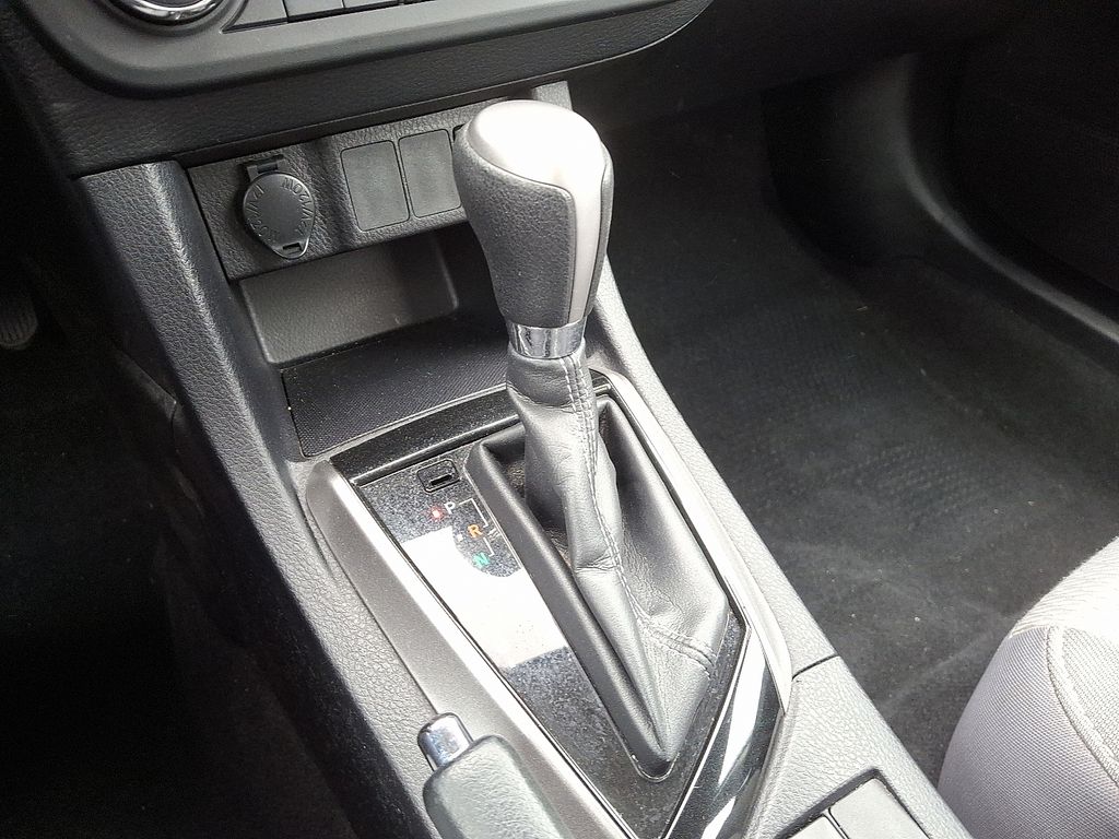 Thumbnail: 2015 Toyota Corolla - 15