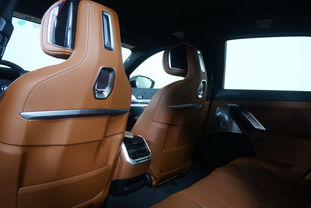 Thumbnail: 2026 BMW i7 - 17