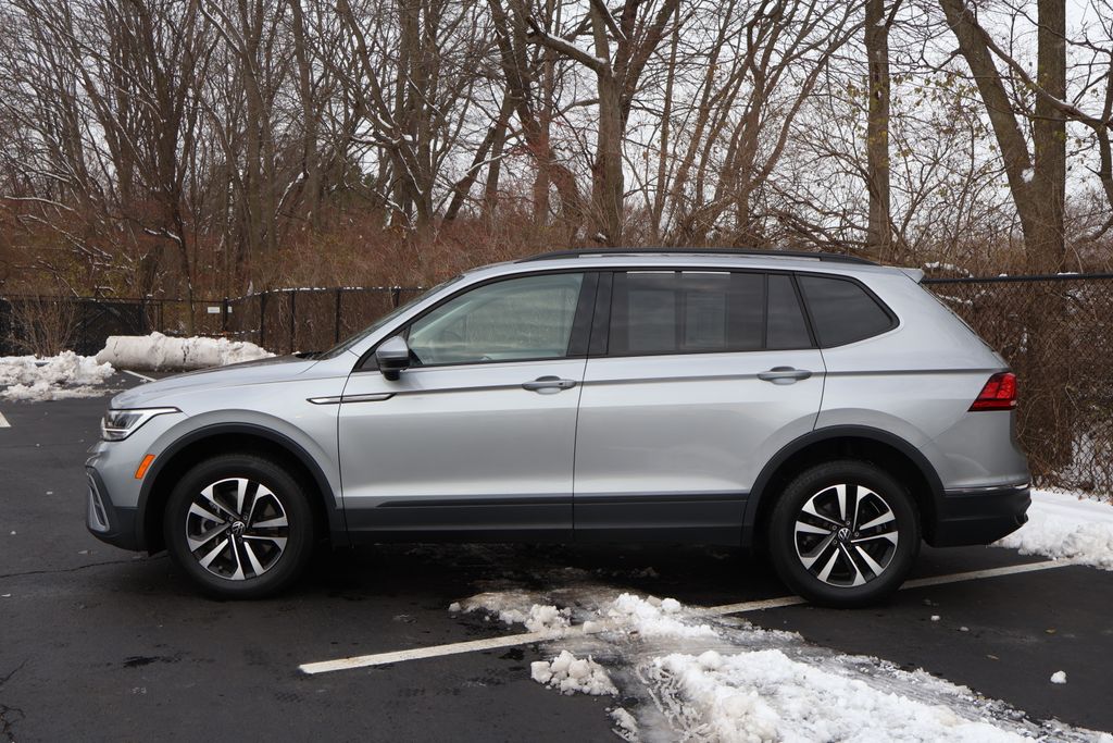 Thumbnail: 2022 Volkswagen Tiguan - 4