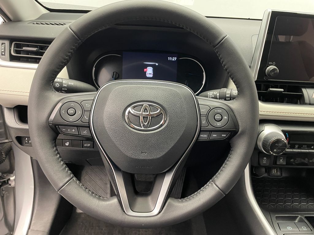 2023 Toyota RAV4 XLE 21