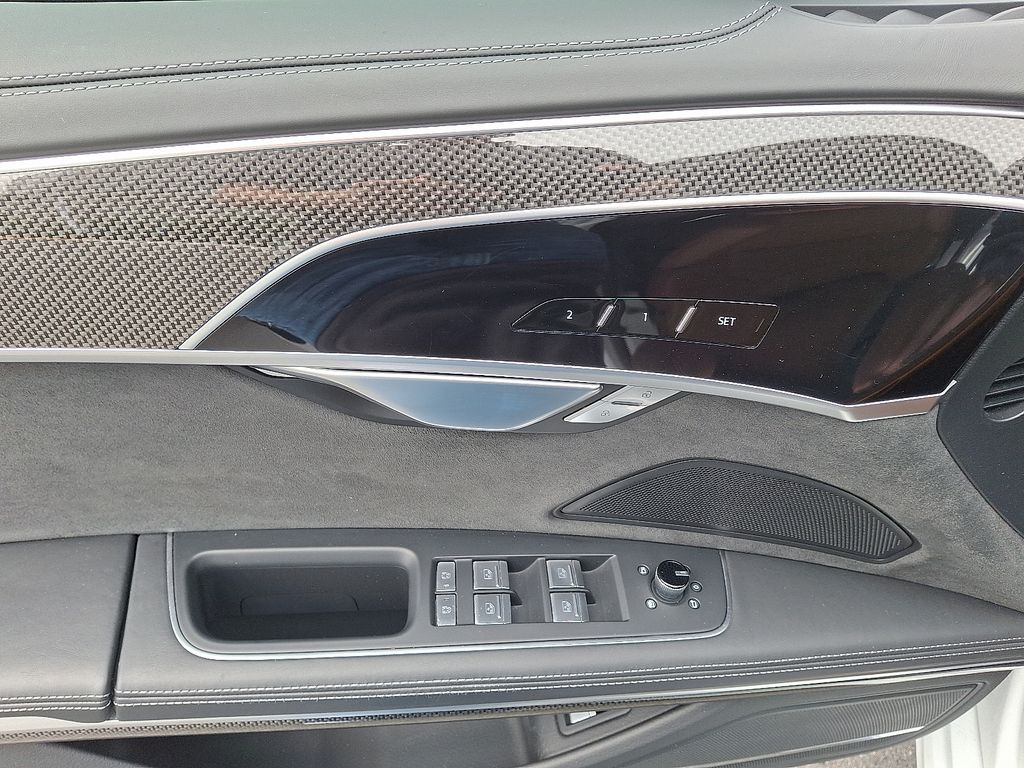 Thumbnail: 2022 Audi S8 - 12