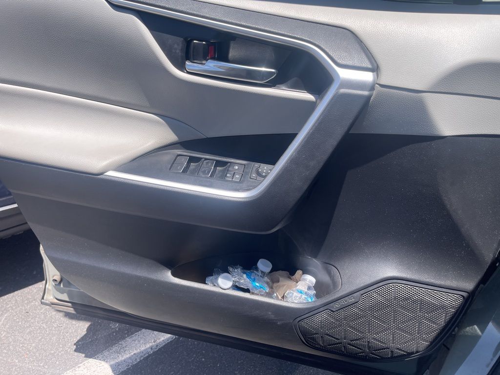 Thumbnail: 2022 Toyota RAV4 - 6