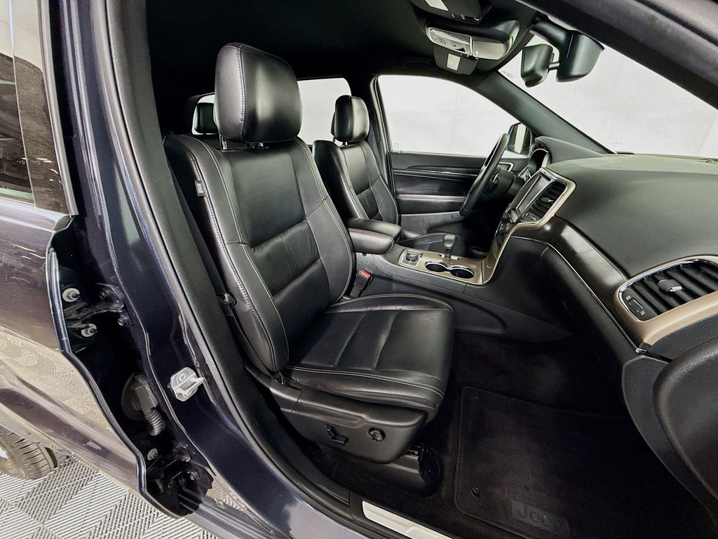 Thumbnail: 2015 Jeep Grand Cherokee - 29