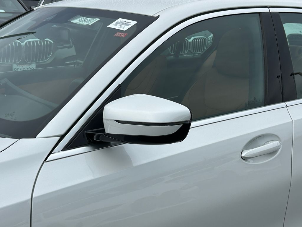 Thumbnail: 2024 BMW 3 Series - 10