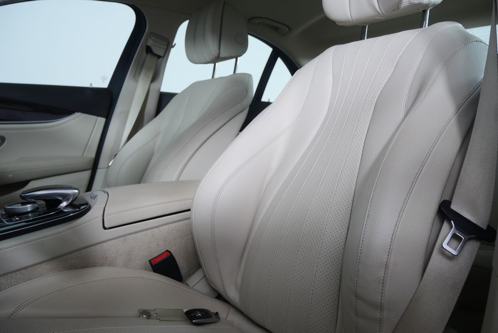 Thumbnail: 2017 Mercedes-Benz E-Class - 10