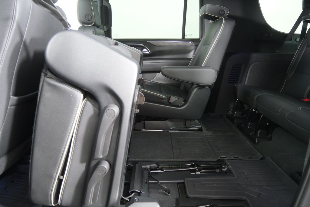 Thumbnail: 2023 GMC Yukon XL - 16