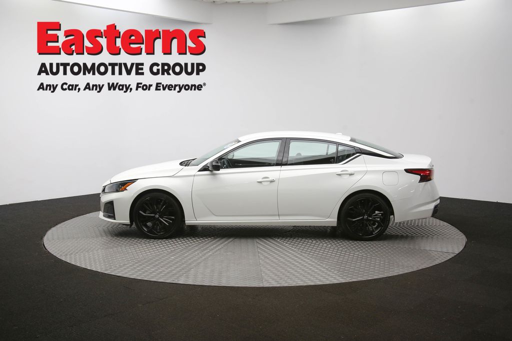 Used 2023 White Nissan 2.5 SR image 58