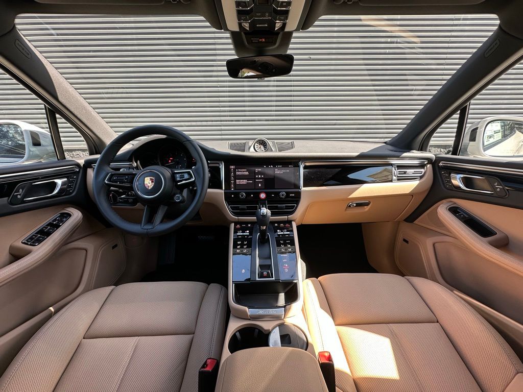 Thumbnail: 2026 Porsche Macan - 6